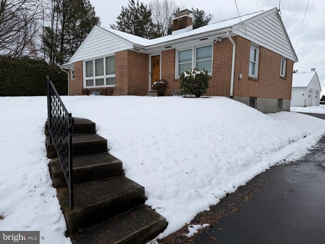 2944 BERNVILLE RD, Leesport, PA 19533