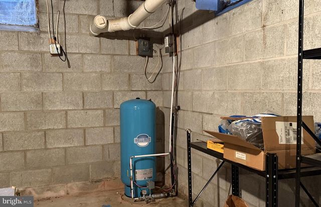 2944 BERNVILLE RD, Leesport, PA 19533