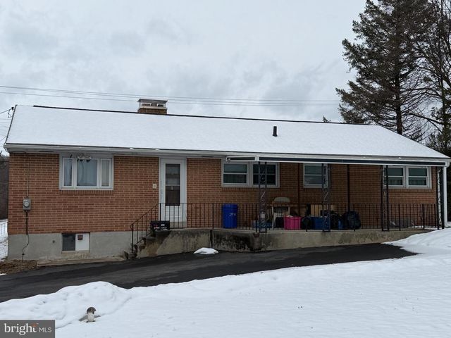 2944 BERNVILLE RD, Leesport, PA 19533