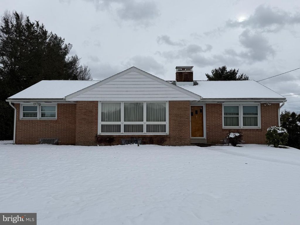 2944 BERNVILLE RD, Leesport, PA 19533