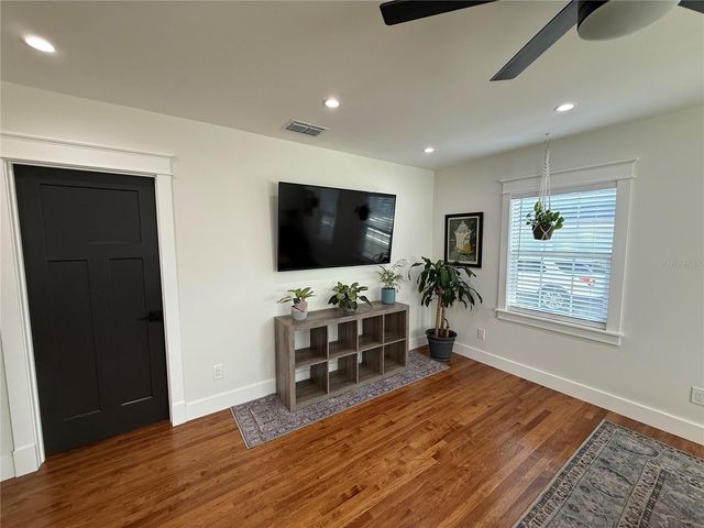 6007 N CENTRAL AVENUE, Tampa, FL 33604