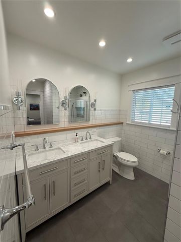 6007 N CENTRAL AVENUE, Tampa, FL 33604