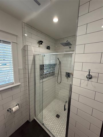 6007 N CENTRAL AVENUE, Tampa, FL 33604