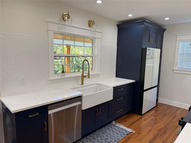 6007 N CENTRAL AVENUE, Tampa, FL 33604