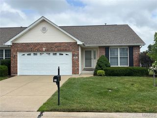 40 Huntgate Drive, St Peters, MO 63376