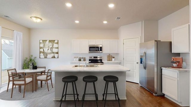 433 Rock Creek Drive, Tonganoxie, KS 66086