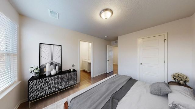 433 Rock Creek Drive, Tonganoxie, KS 66086