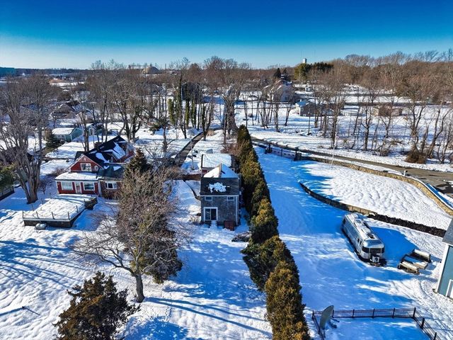 2 Oneil Rd, Somerset, MA 02725