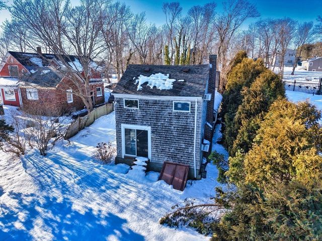 2 Oneil Rd, Somerset, MA 02725