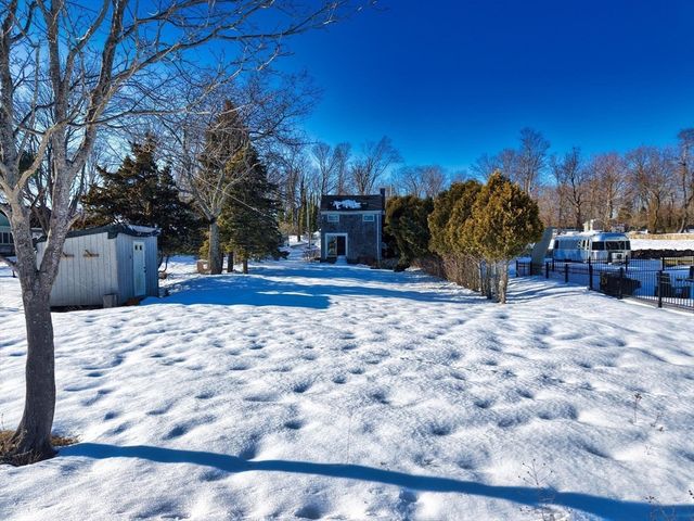 2 Oneil Rd, Somerset, MA 02725
