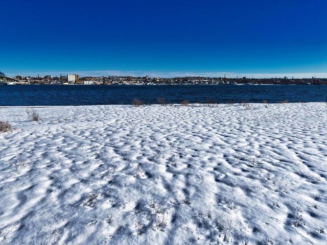 2 Oneil Rd, Somerset, MA 02725