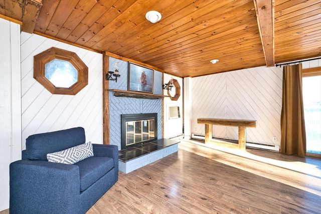 2 Oneil Rd, Somerset, MA 02725