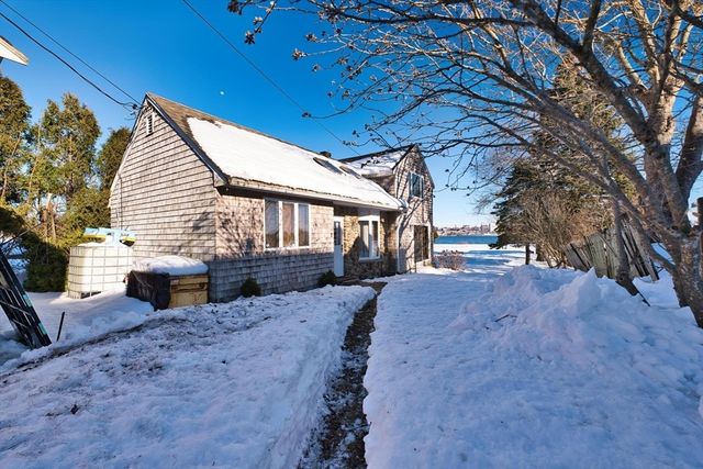 2 Oneil Rd, Somerset, MA 02725