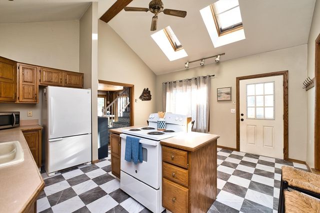 2 Oneil Rd, Somerset, MA 02725