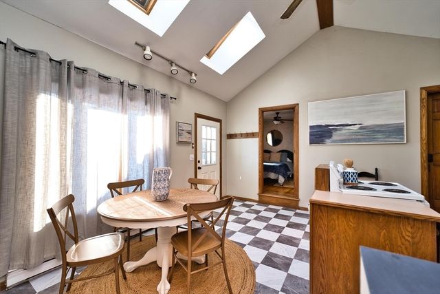 2 Oneil Rd, Somerset, MA 02725