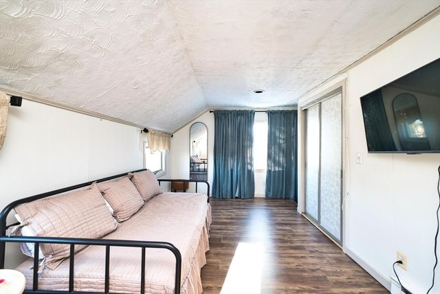 2 Oneil Rd, Somerset, MA 02725