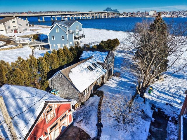 2 Oneil Rd, Somerset, MA 02725