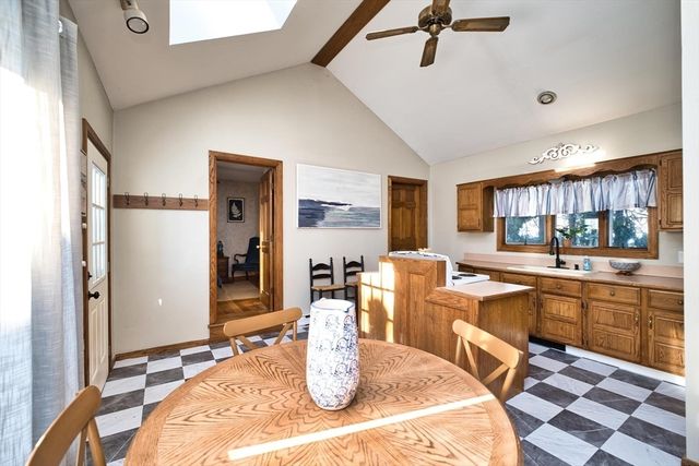 2 Oneil Rd, Somerset, MA 02725