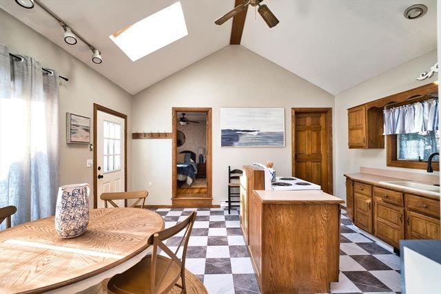 2 Oneil Rd, Somerset, MA 02725