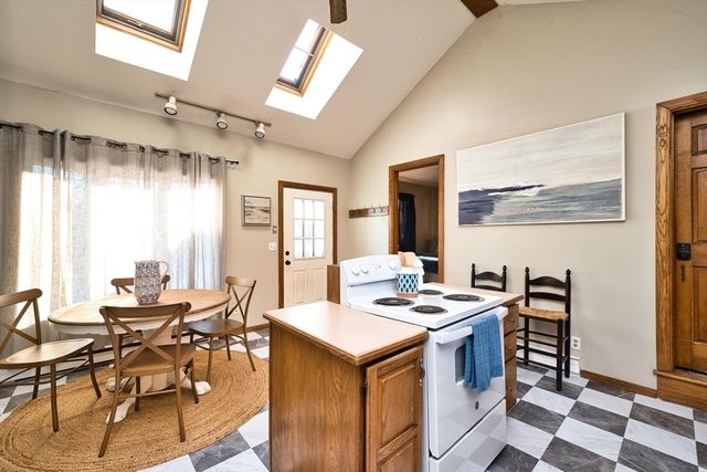 2 Oneil Rd, Somerset, MA 02725