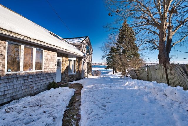 2 Oneil Rd, Somerset, MA 02725