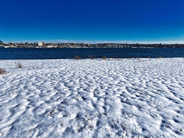 2 Oneil Rd, Somerset, MA 02725