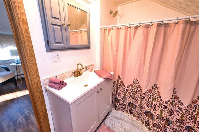 2 Oneil Rd, Somerset, MA 02725