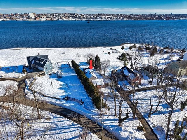 2 Oneil Rd, Somerset, MA 02725