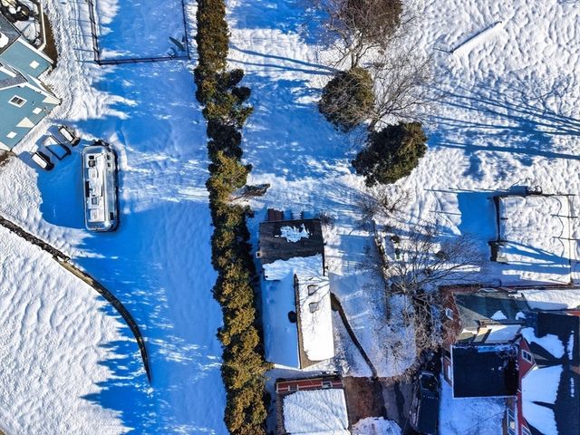 2 Oneil Rd, Somerset, MA 02725