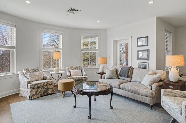 40 College St Apt 303, Burlington, VT 05401