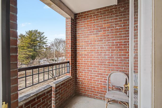 40 College St Apt 303, Burlington, VT 05401