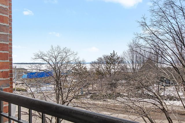 40 College St Apt 303, Burlington, VT 05401