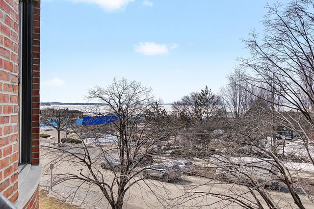 40 College St Apt 303, Burlington, VT 05401