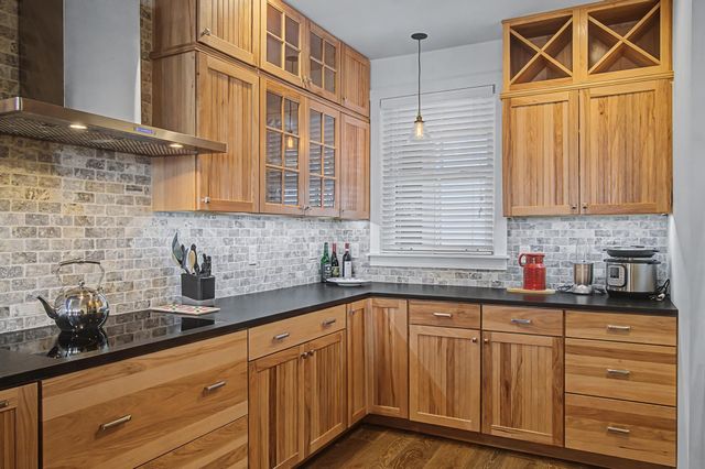 40 College St Apt 303, Burlington, VT 05401