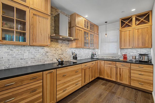 40 College St Apt 303, Burlington, VT 05401