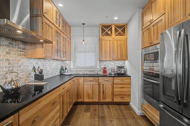 40 College St Apt 303, Burlington, VT 05401