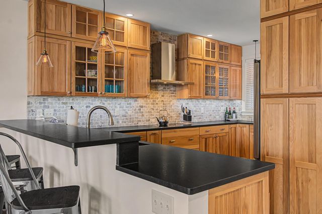 40 College St Apt 303, Burlington, VT 05401