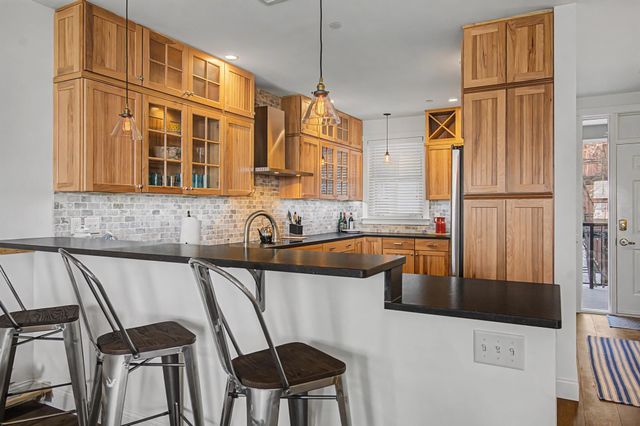 40 College St Apt 303, Burlington, VT 05401