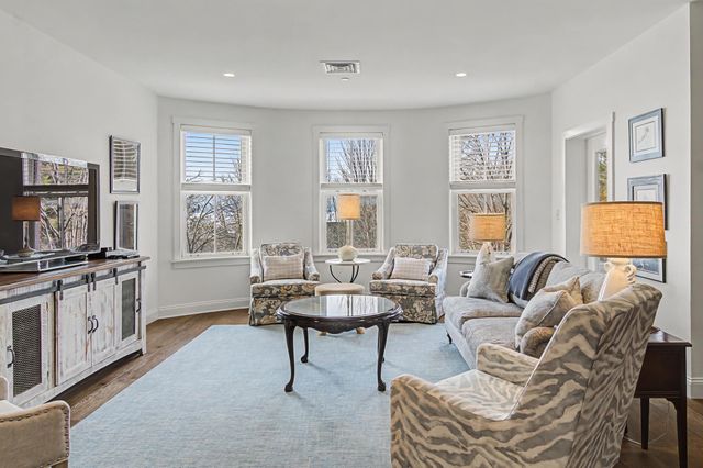 40 College St Apt 303, Burlington, VT 05401