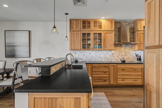 40 College St Apt 303, Burlington, VT 05401