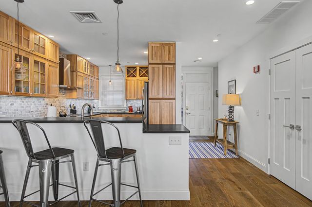 40 College St Apt 303, Burlington, VT 05401