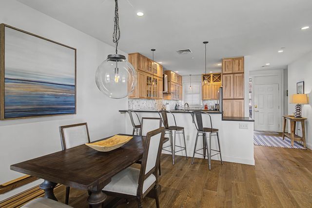 40 College St Apt 303, Burlington, VT 05401