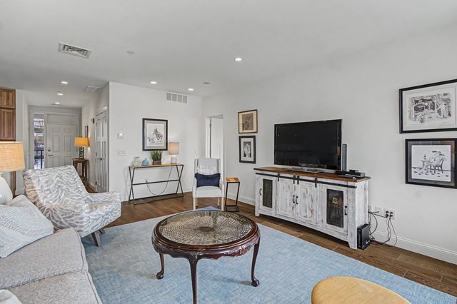 40 College St Apt 303, Burlington, VT 05401