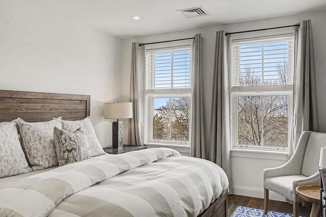 40 College St Apt 303, Burlington, VT 05401