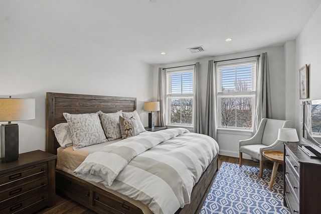 40 College St Apt 303, Burlington, VT 05401