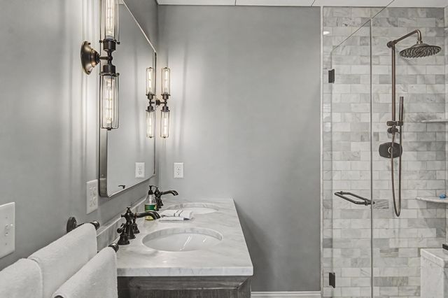 40 College St Apt 303, Burlington, VT 05401