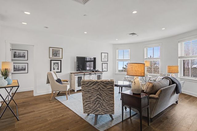 40 College St Apt 303, Burlington, VT 05401