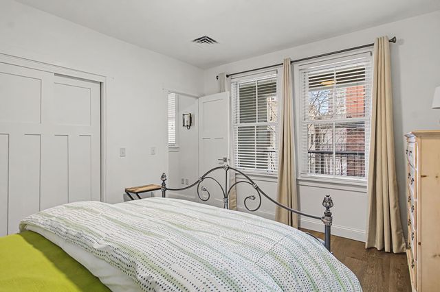 40 College St Apt 303, Burlington, VT 05401