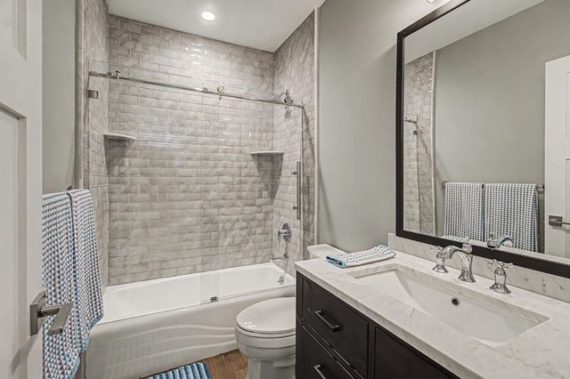 40 College St Apt 303, Burlington, VT 05401