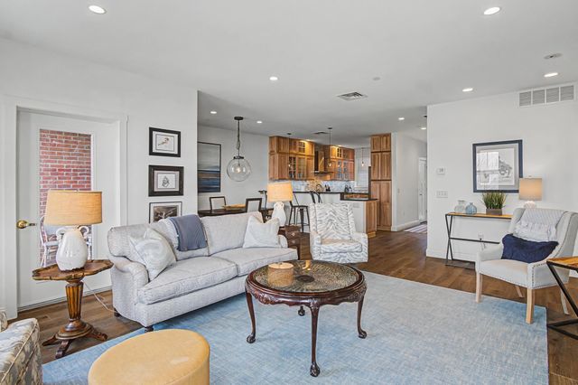 40 College St Apt 303, Burlington, VT 05401